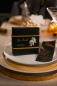 Mobile Preview: Dekoelefant Leon in Geschenkbox mit Glückklee 8 cm creme weiss