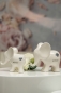 Preview: Deko-Elefant Leon mit Glücksblatt creme weiß 15 cm