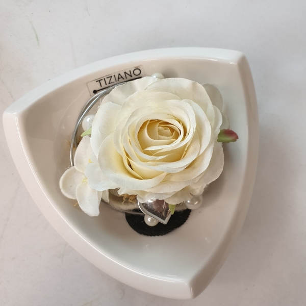 Dekoschale Triolo creme weiß mit Seidenblumengesteck creme Rose