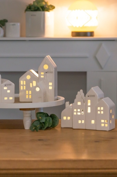 Tiziano Deko Dorf Mezzano LED mit 2 Häusern weiß-creme: Stilvolle Häuser in weiß-creme für gemütliche Atmosphäre 14 cm
