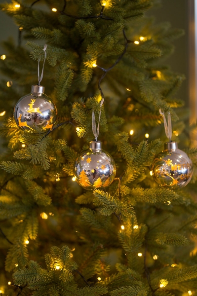 Christbaum Kugel Vila LED mit Baum silber/gold 8 cm Tiziano