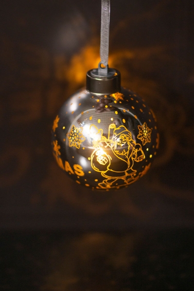Tiziano Christbaum Kugel Vila LED mit Santa silber/gold 8 cm
