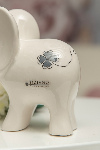 Deko-Elefant Leon mit Glücksblatt creme weiß 8 cm
