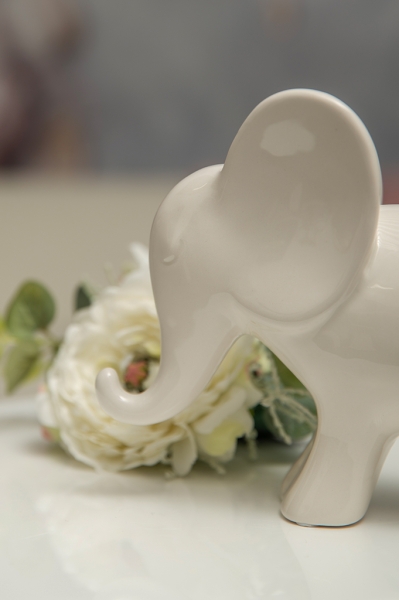 Deko-Elefant Leon mit Glücksblatt creme weiß 15 cm