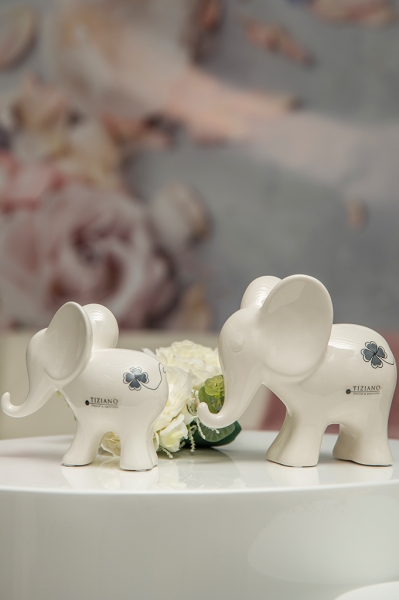 Deko-Elefant Leon mit Glücksblatt creme weiß 8 cm